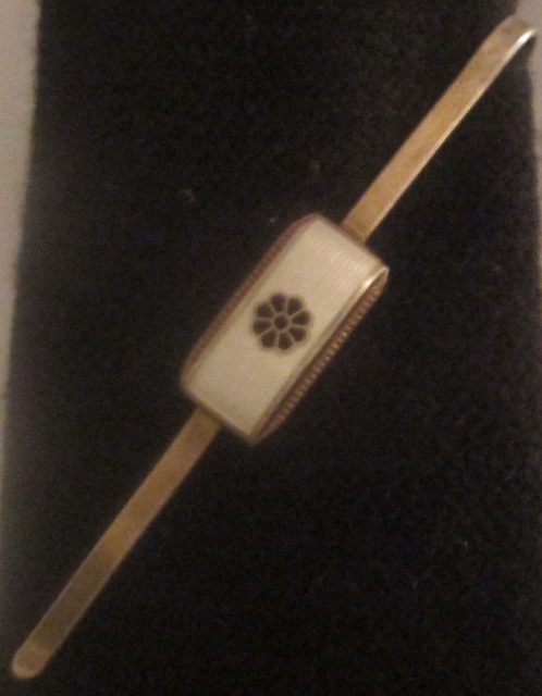 xxM1034M Tie pin 830s and enamel